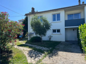 Maison indépendante avec 6 chambres proche du tram A